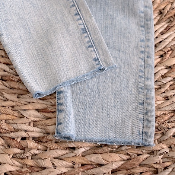 Mother Pixie Ankle Fray Action Shot Jean - Picture 11 of 16